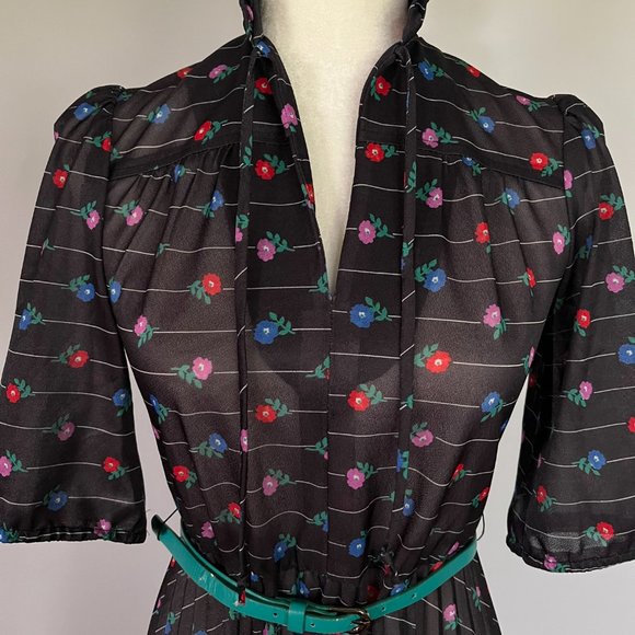 Authentic Vintage Black Floral Mid-Sleeve Pleated Dress - Picture 4 of 7